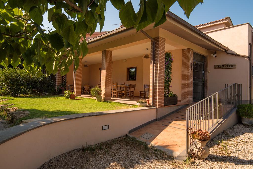 B&B Corte Degli Struzzi Pescia Romana Exteriér fotografie